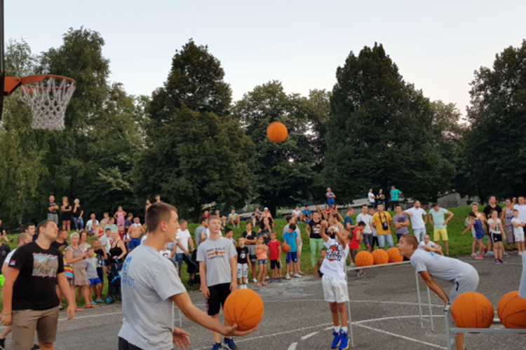Prikupljeno 14.300 KM za dvije višečlane porodice