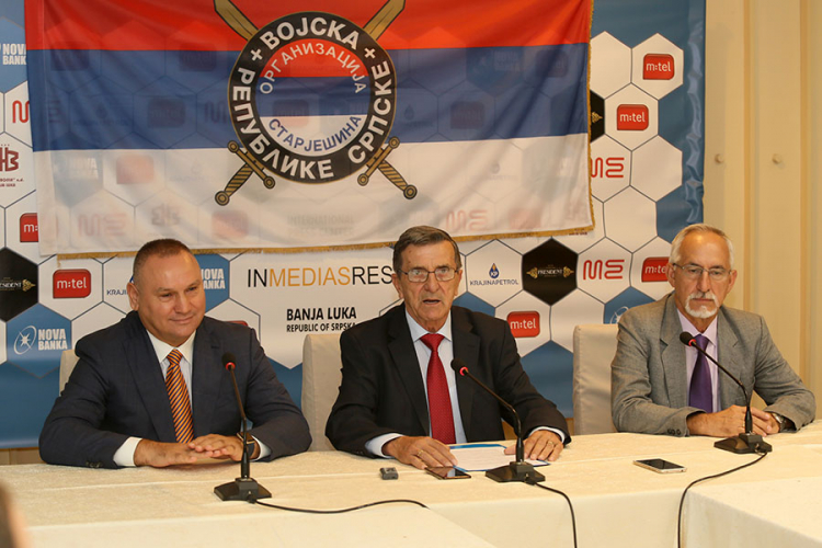 Riješiti stambena pitanja starješina Vojske RS