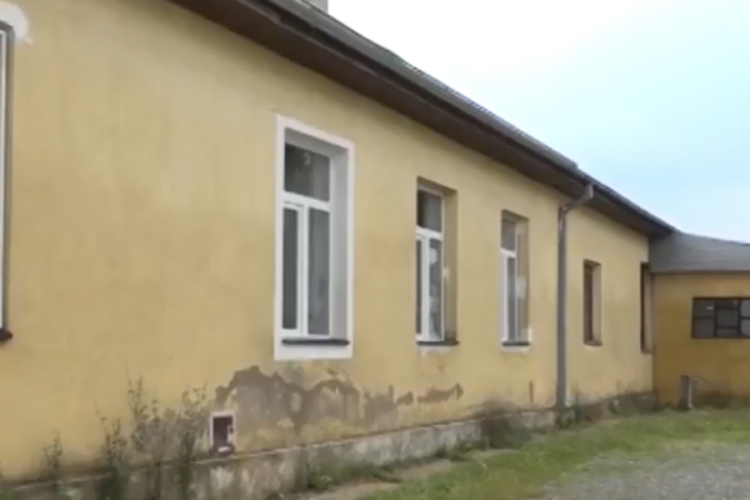 Ponovo kamenovana škola kod Lipljana