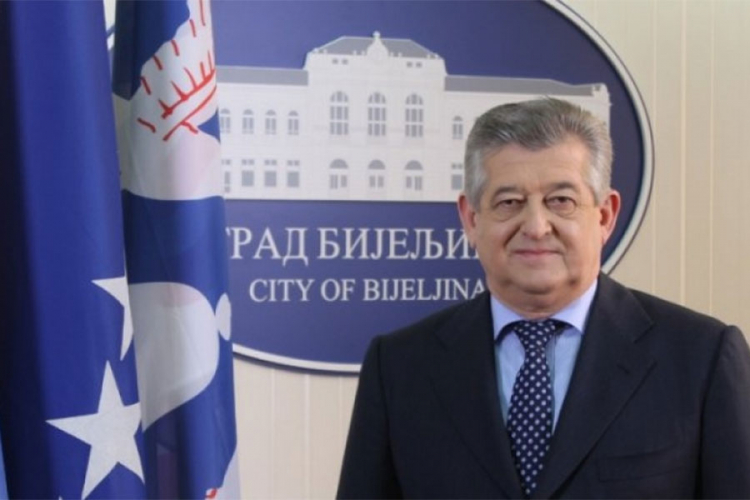 Mićić: Grad će pomoći migrantima na putu do Evrope
