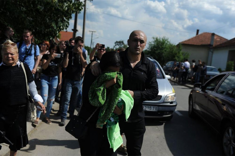 Sin Sinana Sakića maltretira očevu ženu