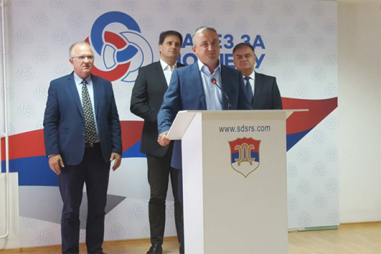 SzP: Radmanović gurnuo Srpsku u NATO