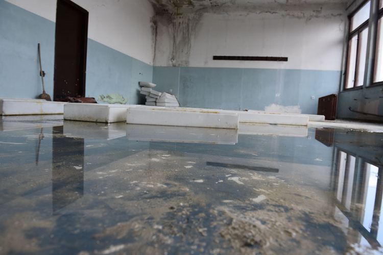 Kreće obnova horor učionica u Tehničkoj školi