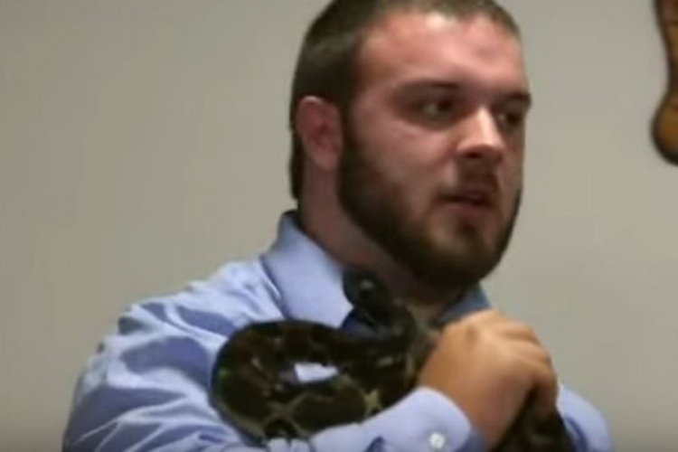 Pustio zvečarki da ga ugrize: Isus će me spasiti
