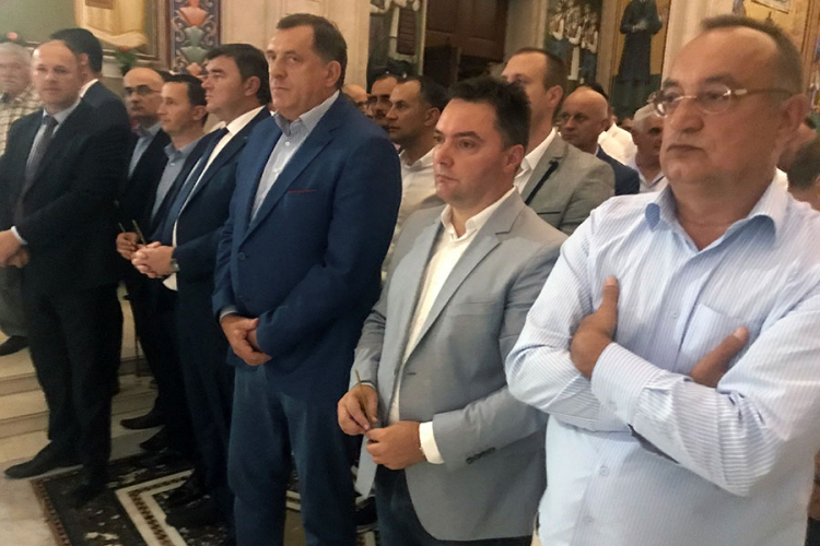 Dodik na večernjoj službi u Sabornom hramu u Trebinju