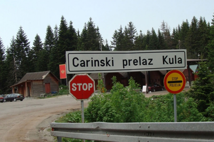 Policajci prekrivali kamere da uzmu mito?