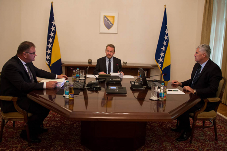 Izetbegović: Neprimjerena i nepotrebna reakcija Ivanića i Čovića