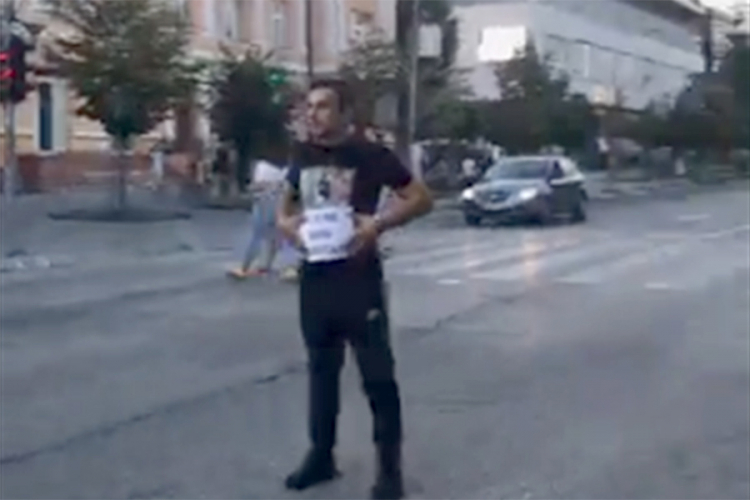 Dragičević obustavio saobraćaj u centru Banjaluke i pitao "ko je ubio Davida"
