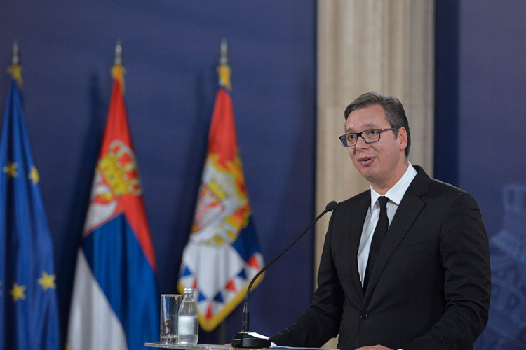 Vučić: Žalosno što u Hrvatskoj ima ljudi koji se rugaju žrtvama Jasenovca