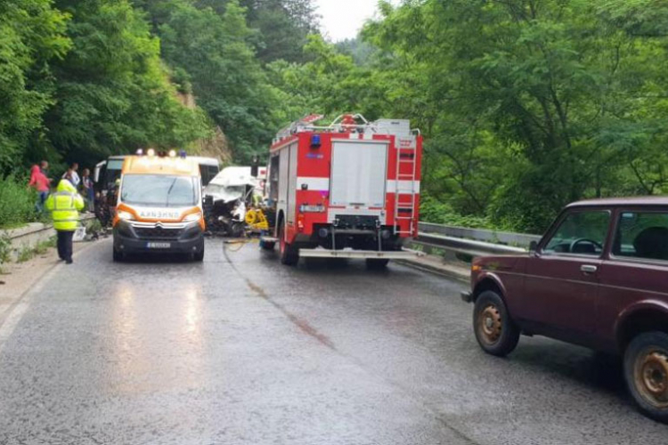 U Bugarskoj se prevrnuo autobus, poginulo 15, povređeno 27