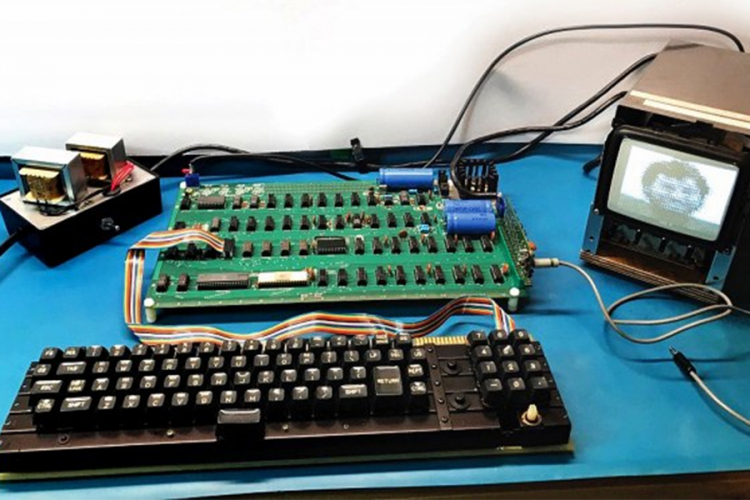 Originalni Apple-1, jedan od 60 preostalih, ponuđen na aukciji