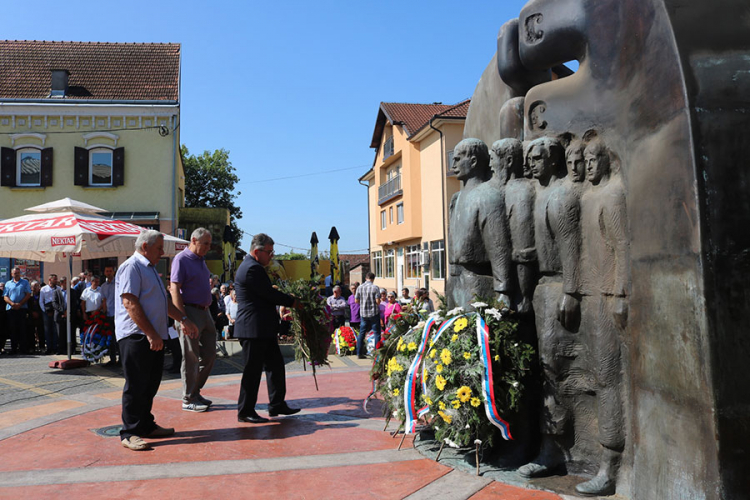 Derventa slavi dan opštine: Njegovati uspomenu na poginule