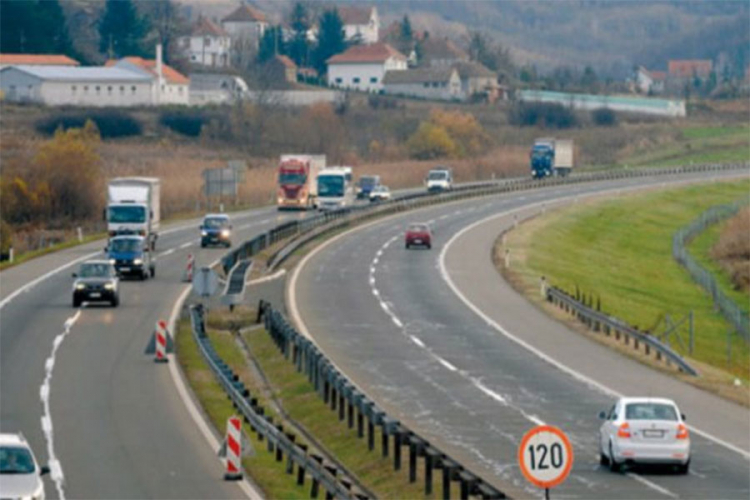 Magla i odroni na putevima