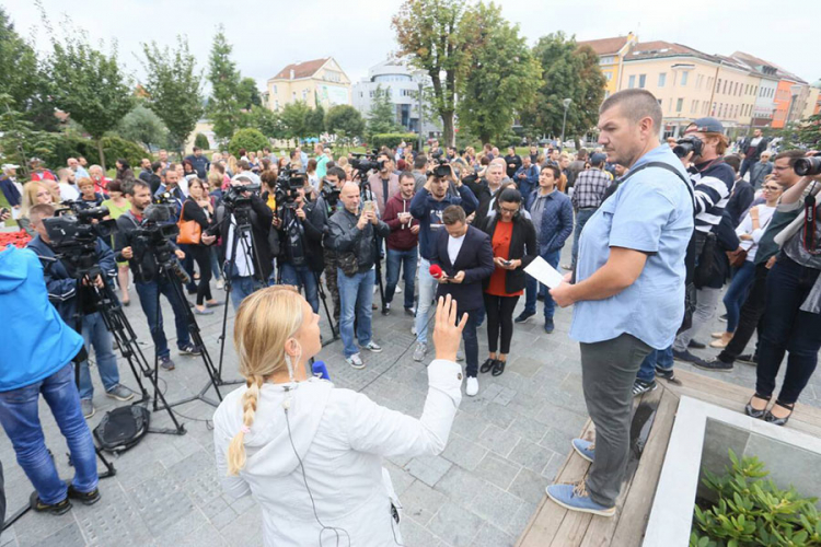 Na skupu novinara verbalno napali snimatelja RTRS-a