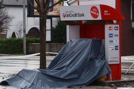 Krenuli u pljačku pa raznijeli i bankomat i pare