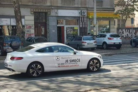 Luksuznog četvorotočkaša "ukrasio" natpisom "Mercedes je smeće"