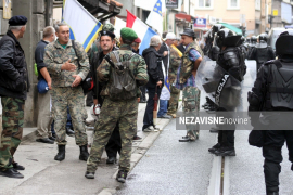 Na protestima uhapšena tri borca, sedam policajaca povrijeđeno