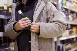 Dva Srbina lete s Malte, krali alkohol i hranu