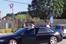 Crnadak i njegov vozač čekali sa službenim vozilom Stanivukovića