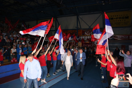 Trampov aktivista na tribini SNSD-a u Derventi