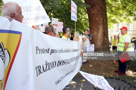 Nekoliko stotina prosvjetara protestuje na ulicama Sarajeva