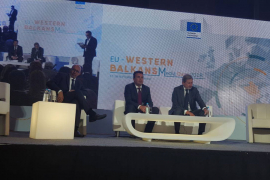 Han: EU pomno prati situaciju nakon napada na Vladimira Kovačevića