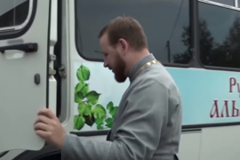 Sveštenik pretvorio autobus u pokretnu crkvu