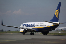 Zakasnio na let, pa pokušao da zaustavi avion