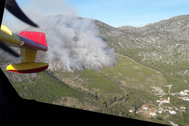 Šest aviona gasi požare u Dalmaciji