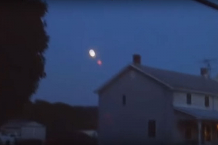 Kakav objekat je snimljen pored Mjeseca?