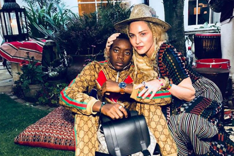 Madona obukla sina u "Gucci" od glave do pete
