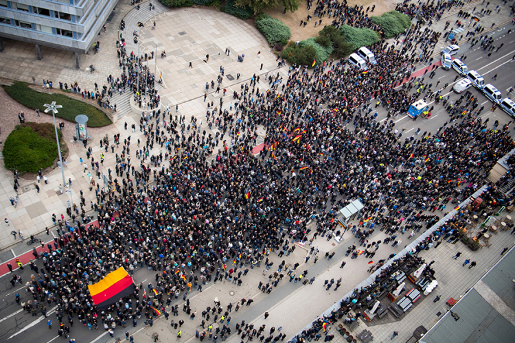 Protesti u Kemnicu, povrijeđeno 18 ljudi