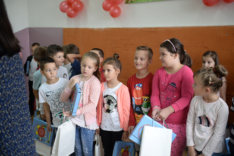 Nova školska godina počela za 129.000 učenika u RS