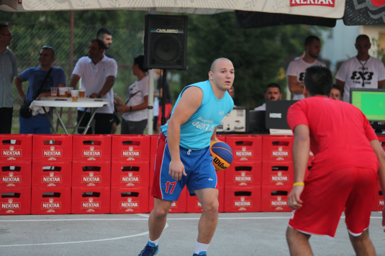 Kafe-bar "Delux" najbolji na turniru "3X3 Streetball" u Trnu