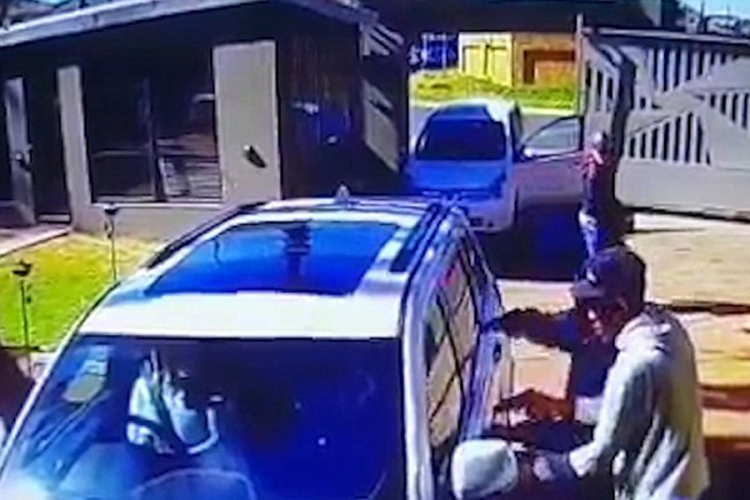 Hrabra baka se odbranila od pljačkaša, snimak oduševio svijet