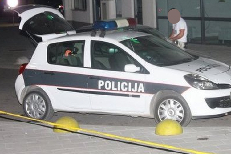 Dvije djevojke povrijeđene u sudaru BMW-a i ševrolea