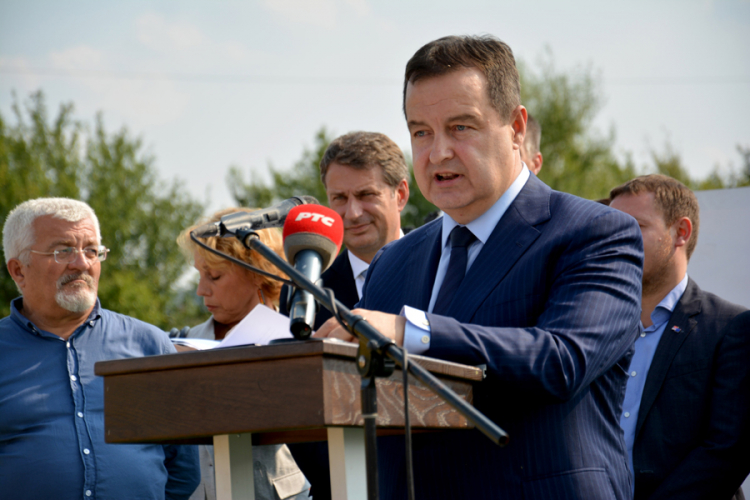 Dačić: Važno da međunarodna zajednica vidi s kakvim ludacima imamo posla
