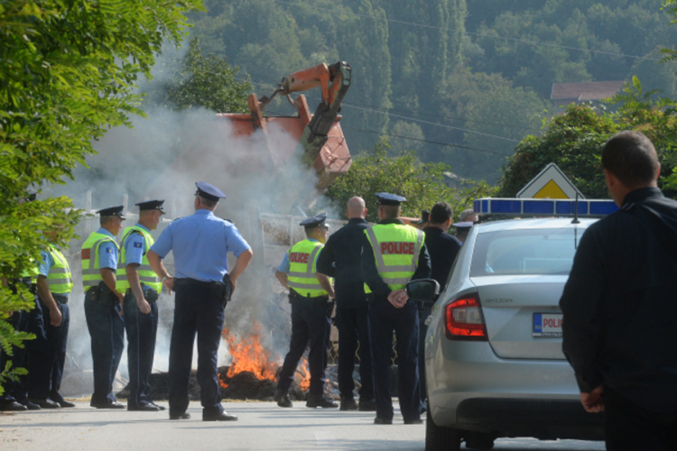 Kosovska policija vratila Vučića, građanima Banjana se obratio telefonom