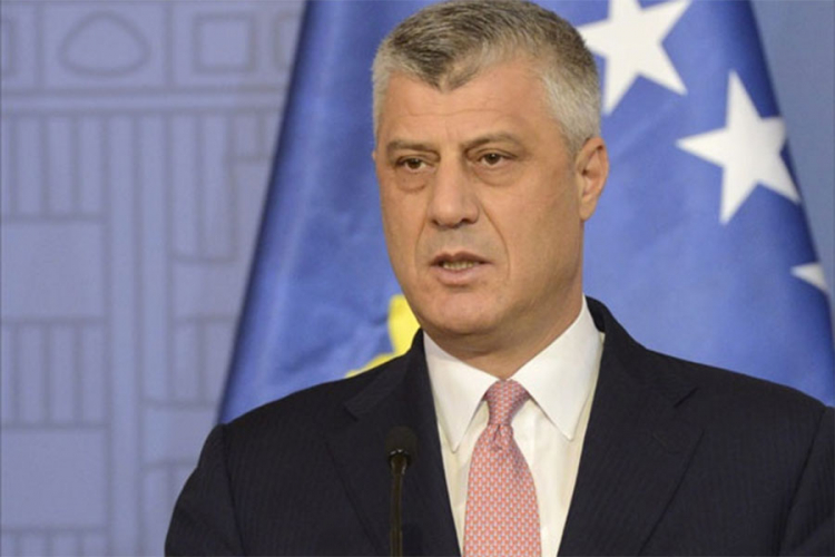 Albanci s juga Srbije kod Tačija u Prištini