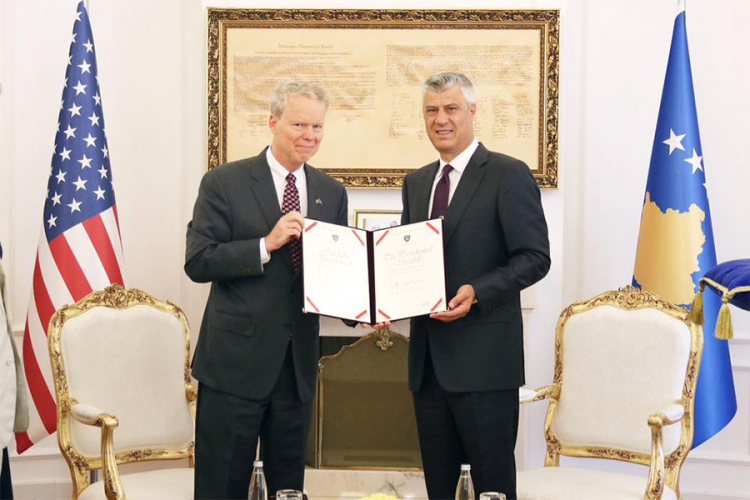 Tači odlikovao medaljom odlazećeg ambasadora SAD