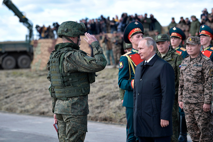 Putin: Rusija će jačati vojsku kako bi štitila suverenitet