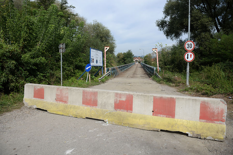 Zbog sanacije Trnskog mosta roditelji plaćaju prevoz