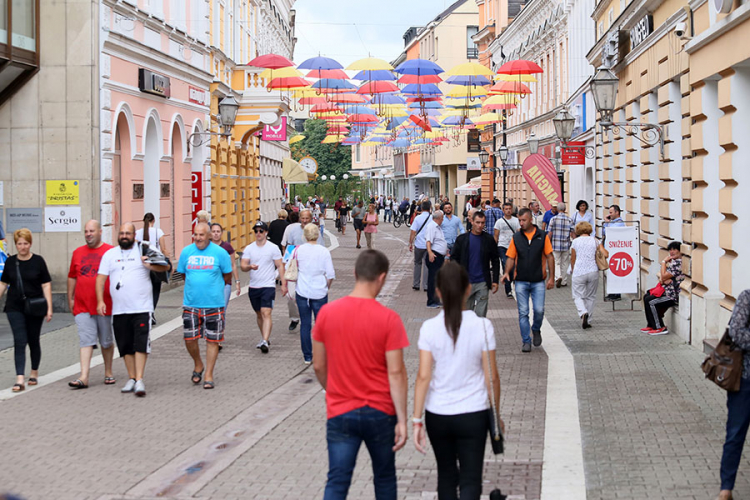 Bloomberg: BiH treba 60 godina da dostigne plate u EU