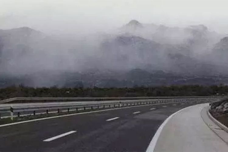Magla i odron na putevima