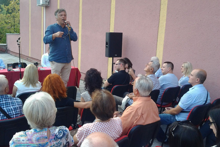 Nele Karajlić: Važno je popričati sa čitaocima, o ovoj ili onoj knjizi