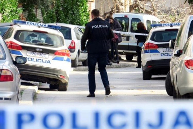 Gotova drama u Opuzenu: Zbog dječijeg rođendana napao policiju i zapalio kuću
