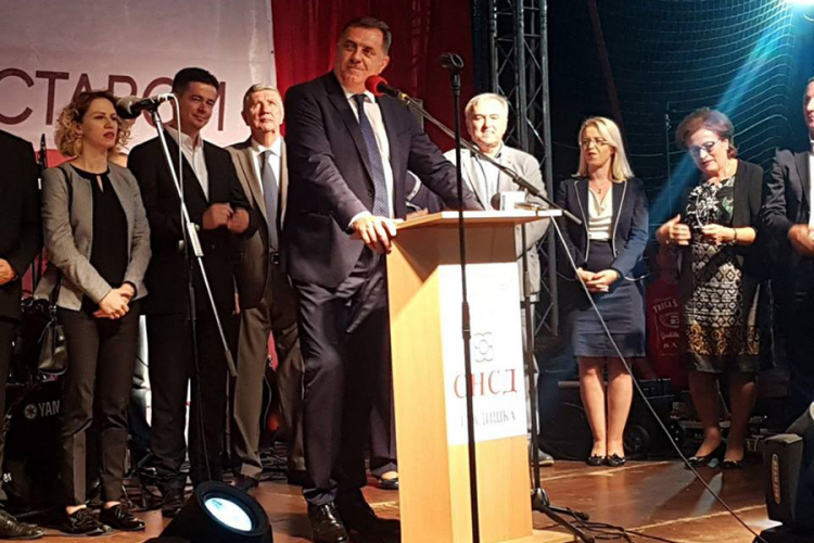 Dodik u Podgradcima: Nastaviti gradnju puta prema Mrakovici