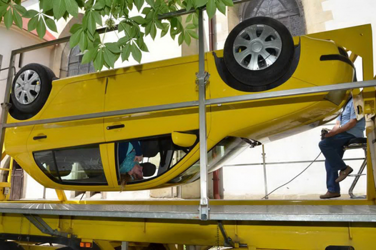 Obuka za ponašanje u prevrnutom automobilu za građane RS