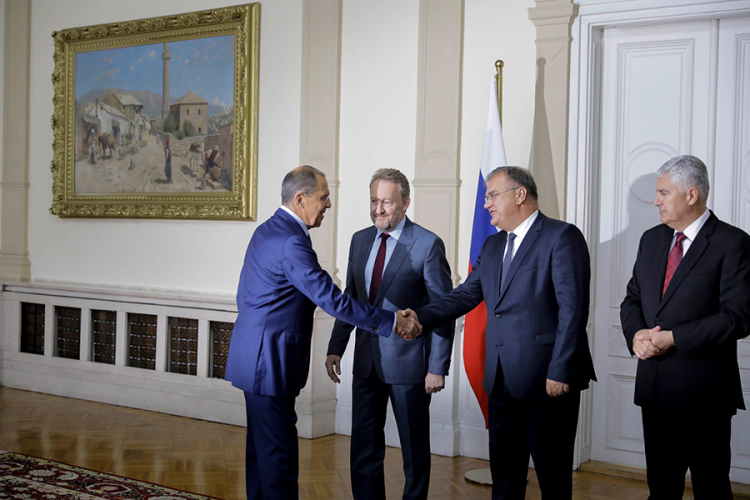 Lavrov čestitao Ivaniću rođendan uz prigodan poklon