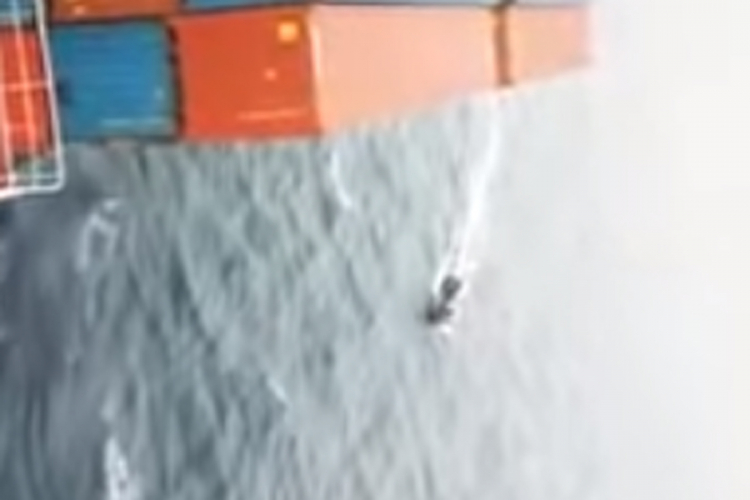 Pogledajte na koji način pirati otimaju brod